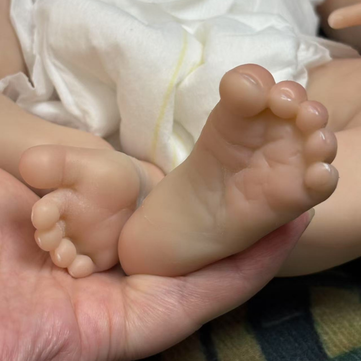 16インチの開口部が広いフルソリッドシリコンリボーンドール、 - Baby Products Trending のレビューと価格